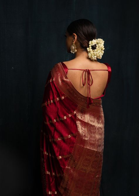 Red Banarasi Saree Look, Red Saree Look Modern, Banarasi Saree Look, Dark Red Saree, Reception Saree Look, Dark Pink Saree, Wedding Bridal Saree, Red Banarasi Saree, Engagement Sarees