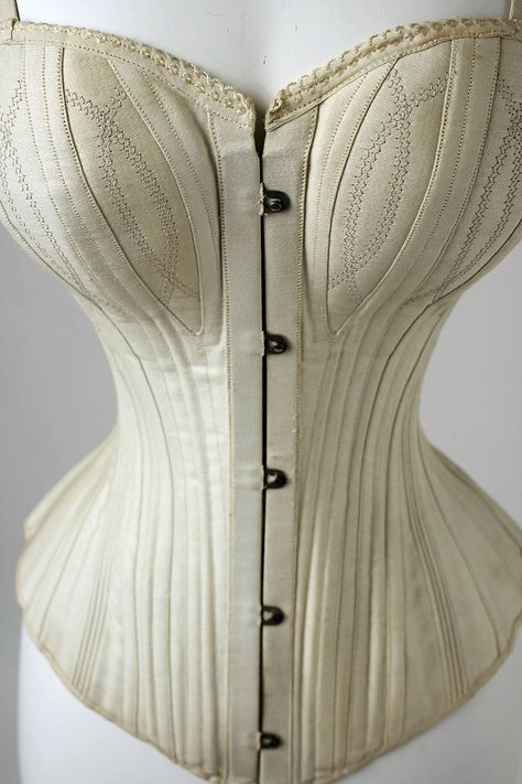 Corset | American | The Metropolitan Museum of Art 1890s Fashion, Victorian Corset, Historical Women, Corset Fashion, Vintage Corset, Lace Tights, Corsets And Bustiers, Retro Mode, Accessories Vintage