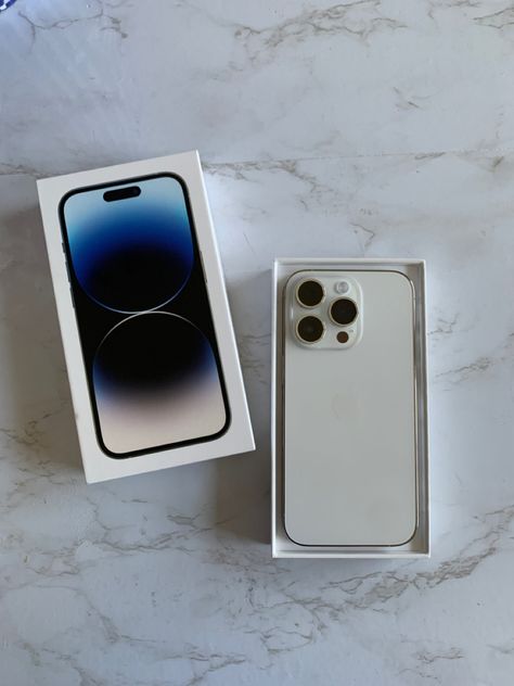 Iphone 14pro Aesthetic, Iphone Pro Aesthetic, Iphone White Aesthetic, White Iphone Aesthetic, Iphone14 Aesthetic, Iphone Lifestyle, Silver Iphone, Apple Aesthetic, Apple Smartphone