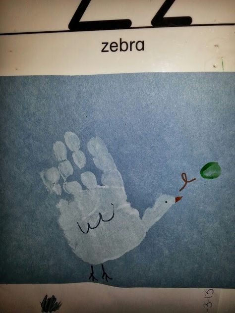 HAndprint dove Noahs Ark Preschool, Sunday School Object Lessons, Story Crafts, Everyday Crafts, Bible Story Crafts, Noah S Ark, Church Crafts, Bible Story, Object Lessons