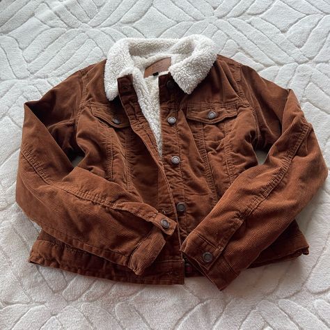 Bought From A Little Boutique! Super Cute, I Just Don't Really Reach To Wear It. It Says Xl But Fits More Like A Medium. Kind Of Cropped, Or Just Short. Super Cute To Style! Never Worn Brown Leather Jackets For Women, Thrifted Jacket, Fall Jackets For Women, Brown Denim Jacket, Jacket Outfit Women, Cute Jackets, Brown Jacket, Brown Leather Jacket, Cool Jackets