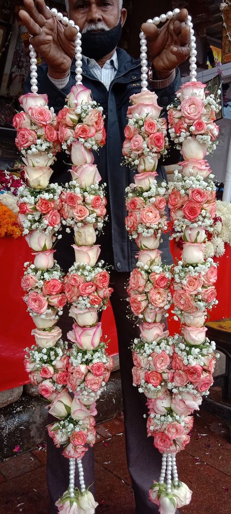 Jai Mala Designs, Unique Indian Wedding Garland, Jaymala For Wedding, Latest Varmala Designs, Varmala Indian Weddings, Garland Wedding Indian, Wedding Mala Rose, Groom Mala, Varmala Designs