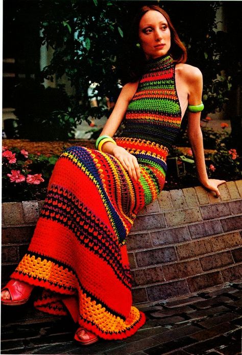 vintage everyday: 10 Old Fashion Trends That We'd Love to See a Comeback Old School Fashion, Fashion 1970s, Mode Hippie, Fashion 70s, Mode Crochet, Estilo Hippie, Stil Boho, Hippie Look, Vintage Inspiration