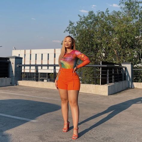 Bantse Vanessa Padi on Instagram: "It’s Spring on this side 🧡" Vanessa Padi, Boss Chic, Girly Style Outfits, Mom Fashion, Girly Style, Face Card, School Fits, Friend Outfits