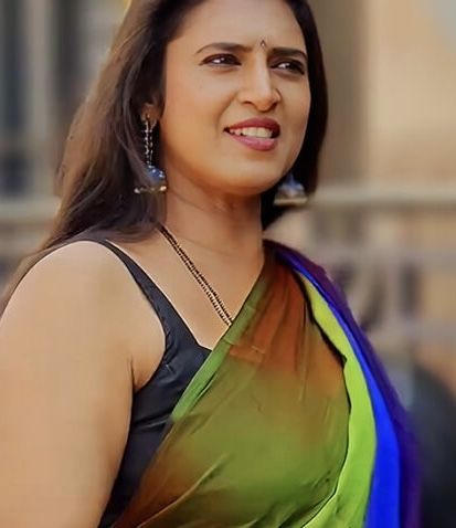 Kasturi Actress, Saree Wearing Styles, Face Photography, Beautiful Women Over 40, Indian Actress Hot Pics, Hot Pics, India Beauty, Desi Beauty, Desi