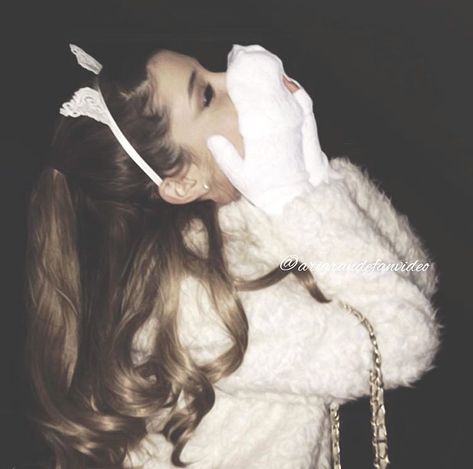 Ariana Grande 2014, 2010s Aesthetic, Winter Princess, Ariana Grande Cute, Ariana Grande Photos, Victoria's Secret Angel, Ariana Grande Pictures, Dara Kpop, Ariana G