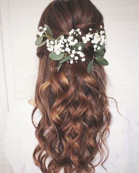 Textured bridal hair with waves and flowers #hairideas #hairstyleideas #cutehairstyle Textured Bridal Hair, Hair With Waves, Half Up Wedding Hair, Wedding Hairpiece, Wedding Hair Half, Hairdo Wedding, Hair Jewels, Half Up Half Down Hairstyles, Bridal Hairstyle