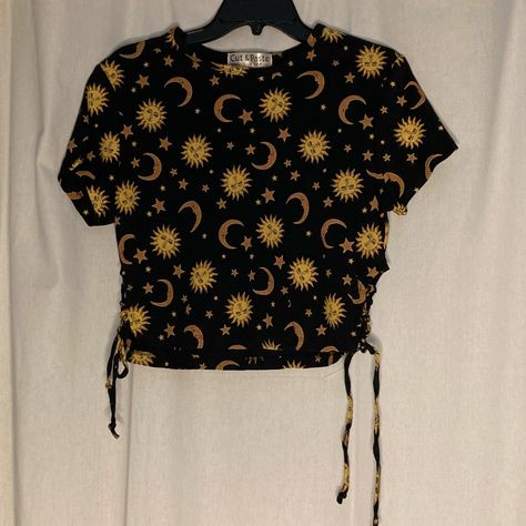 New With Tags! A Beautiful Gold Sun, Moon, And Star Pattern On A Black Background. Crop Top With Lace-Up Detail On Both Sides. Size Women’s Large. Never Worn. Non-Smoking Home Sun And Moon Pattern Shirt, Space Themed Clothing, Moon Clothes, Librarian Fashion, Celestial Fashion, Moon Crop Top, Vintage Celestial, Librarian Style, Celestial Print