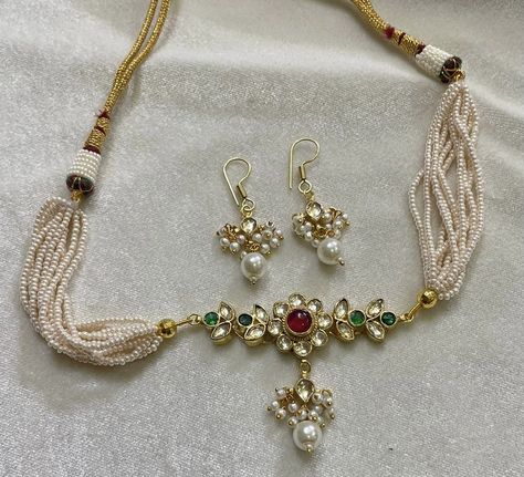 Kundan Rajputi Jewellery Set, Small Pearl Necklace Indian, Kundan Jewellery Set Simple, Vintage Indian Jewelry, Rajputi Jewellery, Neck Pieces Jewelry, Kundan Jewellery Set, Fancy Jewelry Necklace, Pearl Jewelry Design