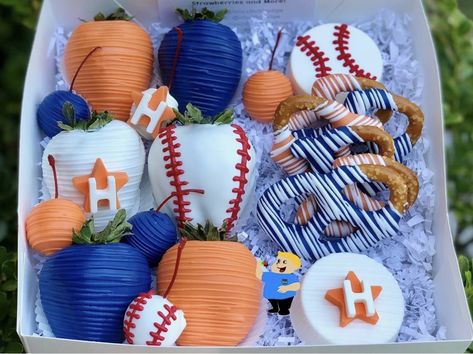 Baseball Strawberries, Graduation Strawberries, Astros Party, Strawberry Business, Treats Business, Baseball Treats, Treat Business, Breakable Heart, Baseball Cake