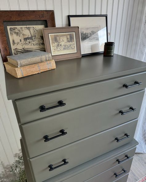 🌿AVAILABLE🌿 This beautiful solid wood tallboy dresser has been completely refinished in the Sherwin Williams color Roycroft Bronze Green. This green is beautiful! With solid dovetail joints on smooth glides this 6 drawer dresser gives you ample storage. New matte black adjustable hardware was also added to give contrast to the new dark color! Dimensions: 53”H x 33”W x 18”D Price: $475 (+tax) Pickup in Celina/Prosper. Local delivery can be arraigned at an additional fee. @sherwinwilliams ... Green Dresser Bedroom, Roycroft Bronze Green, Olive Green Dresser, Dresser Inspo, Dresser Flip, Dresser Flips, Tallboy Dresser, Green Dresser, Black Dressers