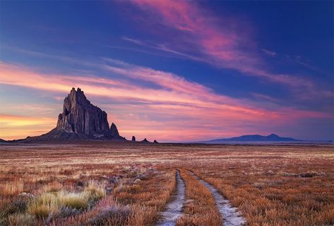 New Mexico in Pictures: 14 Beautiful Places to Photograph | PlanetWare Modern Santa Fe Style, Shiprock New Mexico, New Mexico Photography, Mexico Pictures, New Mexico Style, Travel New Mexico, Mexico Photography, Style Transformation, Santa Fe Style