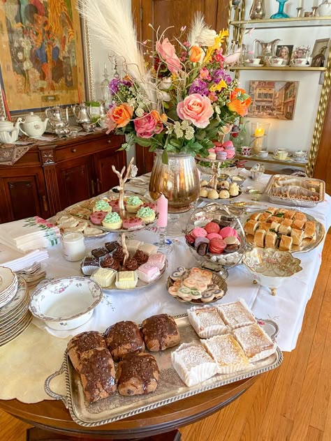 Victorian Birthday Party Aesthetic, Indoor Garden Tea Party, Tea Time Foods, Yea Party Wedding, Cottage Tea Party, Charcuterie Board Tea Party, Teaparty Brunch Decorations, Bohemian Tea Party, Tea Party Spread