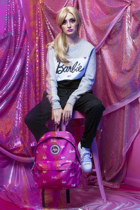 Fashion: Hype x Barbie collaboration - Fashion For Lunch. Barbie Room, Gym Kit, Barbie Logo, Pink Barbie, Sports Luxe, Barbie World, Barbie Girl, Fjallraven Kanken Backpack, Pink Aesthetic