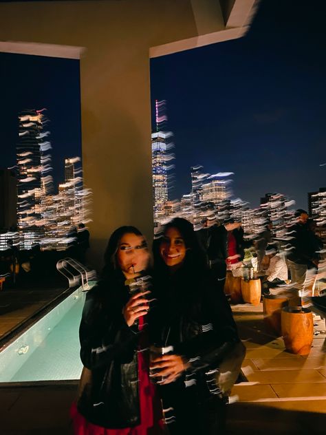 Rooftop Nyc, Downtown Photoshoot, Rooftop Bars Nyc, Birthday Vibes, Nyc Rooftop, Rooftop Bars, Public House, Friend Poses, Rooftop Bar