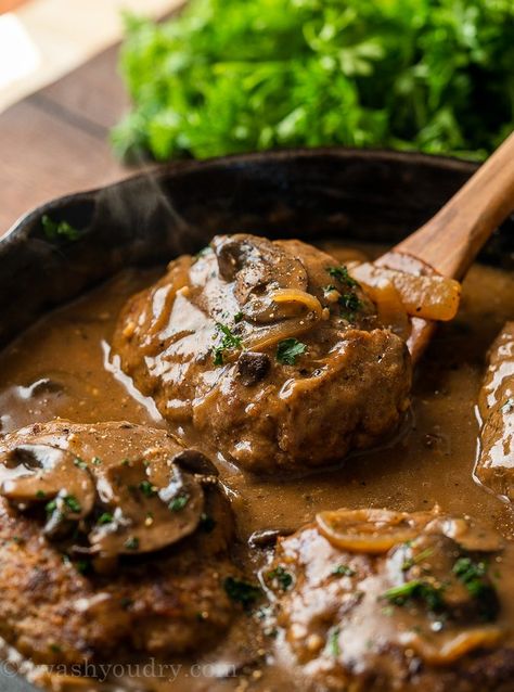 All you need is 30 minutes to whip up this super easy Salisbury Steak Recipe. Filled with seasoned ground beef "steaks" and simmered in a rich mushroom gravy, this dish is best served over creamy mashed potatoes! Saulsberry Steak Recipes Ground Beef, Salsberry Steak Recipe Easy Oven, Salzburg Steak, Creamy Beef Stroganoff Recipe, Easy Fall Dinner Recipes, Salisbury Steaks, Homemade Salisbury Steak, Easy Salisbury Steak, Hamburger Steaks