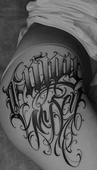 Chest Tattoo Fonts, Chicano Font, Aa Tattoos, Tattoo Perna, Lettering Tattoos, Chicanas Tattoo, Cool Images, Tattoo Lettering Styles, Gangsta Tattoos