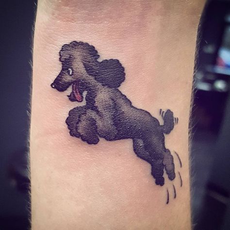 American Traditional Poodle Tattoo, Black Poodle Tattoo, Poodle Dog Tattoo, Toy Poodle Tattoo, Poodle Tattoo Ideas, Dog Line Art Tattoo, Poodle Tattoo, Tatoo Styles, Icon Tattoo