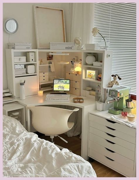 Desk Inspo Organizations, Teenage Corner Desk, Aesthetic Small Study Desk Ideas, Minimalist Corner Desk, Room Inspo With Desk, Study Desk Small Bedroom, Corner Desk Inspo Aesthetic, Corner Desk Aesthetic Inspiration, Xiaohongshu Room Decor