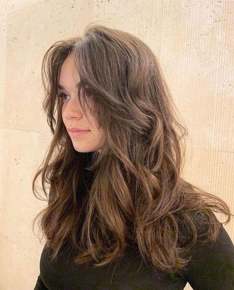 Naturally Wavy Hair Cuts, Gothic Chic, Wavy Haircuts, Natural Wavy Hair, Hairstyles For Layered Hair, Haircuts For Wavy Hair, Long Hair With Bangs, Haircuts For Medium Hair, Long Wavy Hair