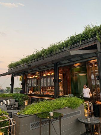 Rooftop Restaurant Design Terraces, Rooftop Bangkok, Roof Top Cafe, Courtyard Cafe, Rooftop Restaurant Design, Outdoor Restaurant Design, Rooftop Terrace Design, Rooftop Design, Rooftop Lounge