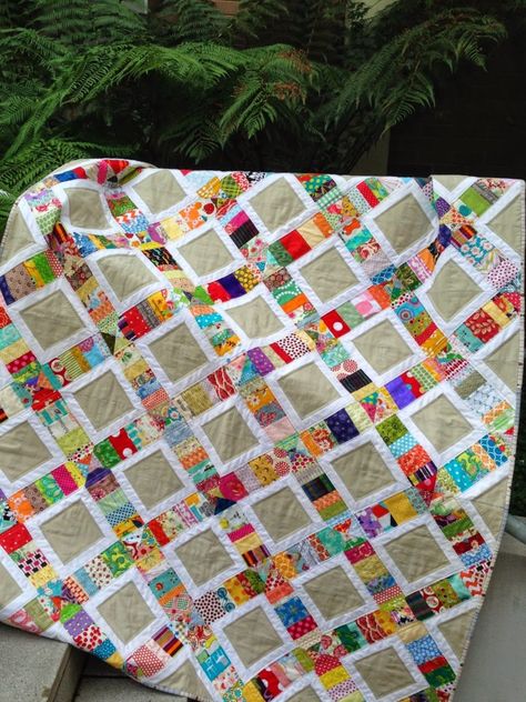 7 Fast How to Quilt with Scrap Fabric Patterns – Tip Junkie Crumb Quilt, Quilt Modernen, Scrappy Quilt Patterns, String Quilts, Scrap Quilt Patterns, Scrap Quilt, Strip Quilts, Scrappy Quilt, Scrappy Quilts