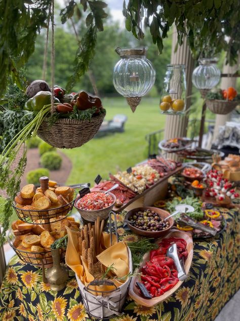 Food Buffet Ideas, Antipasto Table, Party Food Snacks, Italian Food Party, Garden Party Food, Party Menu Ideas, Italy Party, Italian Themed Parties, Garden Party Recipes