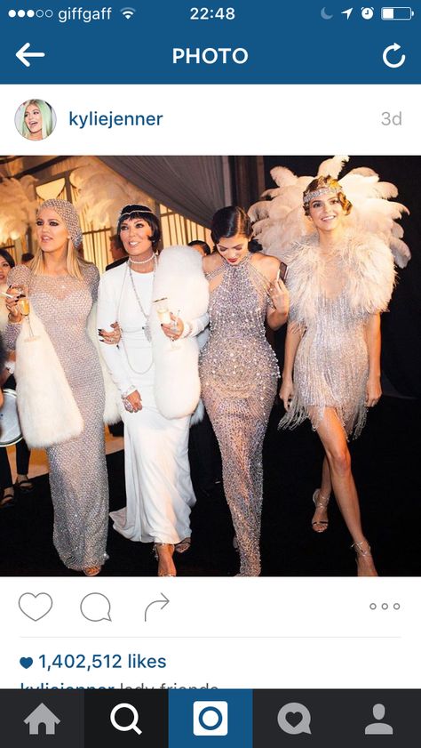 1920 Party Outfit, Kris Jenner Birthday, Roaring 20s Birthday Party, 1920 Party, Great Gatsby Prom, Gatsby Party Outfit, Gatsby Outfit, Great Gatsby Theme, Gatsby Themed Party