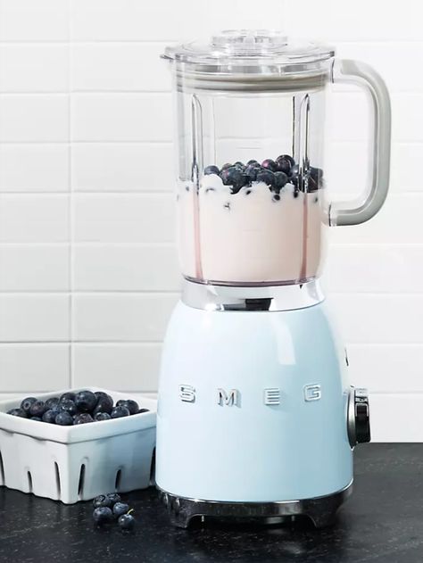 Smeg Blender, Retro Refrigerator, Kitchen Appliance Storage, Kitchen Blenders, Tuscan Kitchen, Best Blenders, Smoothie Blender, Kitchen Appliance, Blue Kitchens