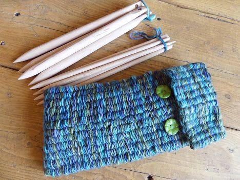 Stick Weaving Projects, Weaving Sticks, Stick Weaving, Weaving Tapestry, Loom Projects, Weaving Loom Projects, Peg Loom, Weaving Tutorial, Creative Friends