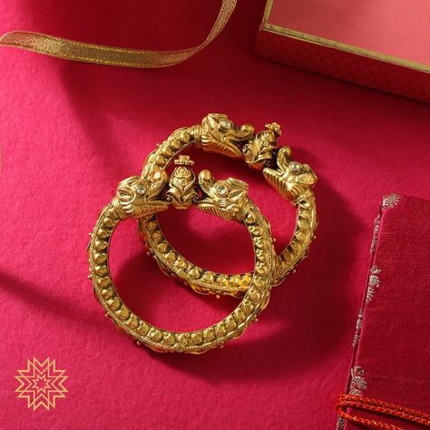 Manubhai Jewellers, Kids Gold Jewelry, Temple Jewelry Necklace, Gold Temple Jewellery, Gold Bangles For Women, Gold Bangle Set, Antique Jewelry Indian, Bangles Jewelry Designs, Gold Bangles Design