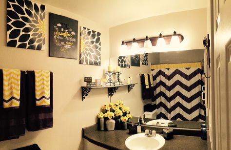 Bathroom Decor Yellow, College Bathroom Decor, Restroom Ideas, Sunflower Bathroom, Bathroom Grey, Bathroom Upstairs, Yellow Bathroom Decor, Trendy Bathroom Tiles, Room Yellow