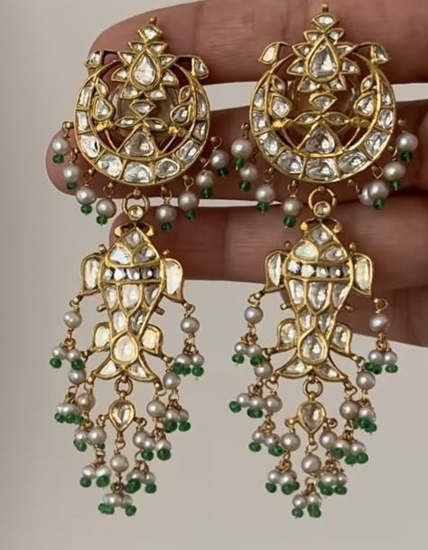 Jadau Earrings Design, Jadau Earrings, Vintage Indian Jewelry, Gold Jewelry Prom, Chand Bali, Wedding Jewellery Designs, Gold Temple Jewellery, Silver Jewelry Accessories, Tiaras Jewellery