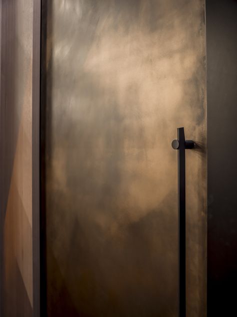 HOOG.design – Exclusive living inspirationGrezzo metal:oxidized bronze - Metal Sliding Door, Copper Door, Metal Front Door, Modern Exterior Doors, Bronze Kitchen, Metal Facade, Patina Metal, Bronze Bathroom, Dream Kitchens Design