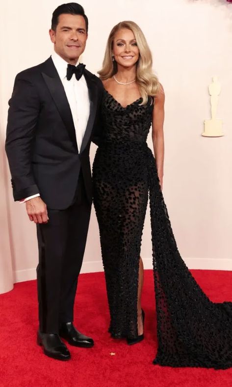 Mark Consuelos and wife  Kelly Ripa  - Oscars 2024 Kelly Ripa And Mark Consuelos, Kelly Ripa Mark Consuelos, Oscars 2024, Mark Consuelos, Kelly Ripa, Image Consultant, Quick Saves