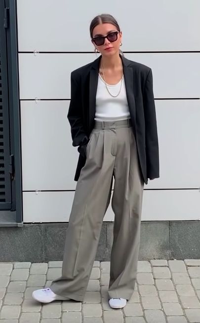 [Sponsored] 17 Grey Wide Leg Trousers Outfit Guides To Save Straight Away #greywidelegtrousersoutfit Grey Wide Leg Pants Outfit Work, Grey Loose Pants Outfit, Grey Trousers Outfit Women Street Style, Suit Pant Outfit, Grey Wide Leg Trousers Outfit, Grey Wide Leg Pants Outfit, Grey Trousers Outfit Women, Leg Trousers Outfit, Grey Trousers Outfit