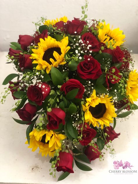 Sun Flower And Roses Bouquet, Red And Yellow Bouquet, Sunflower Floral Arrangements, Wedding Decisions, Future Decor, Sunflowers And Roses, Sunflower Wedding Bouquet, Yellow Bouquets, Centerpieces Diy