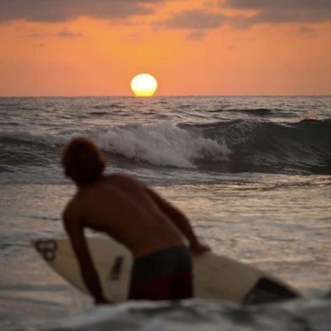 Jj Maybank Surfing, Jj Astethic, Jj Surfing, Vintage Surfer Aesthetic, Surf Life Aesthetic, Sun Boy Aesthetic, Surf Astethic, Surf Vibes Aesthetic, Surfers Aesthetic