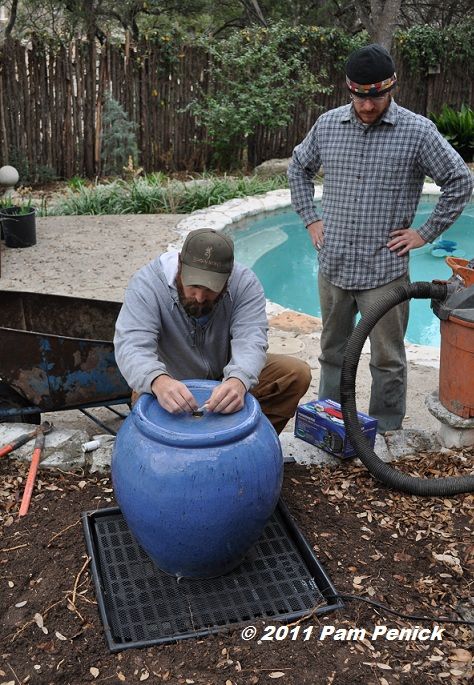 Waterless Pond, Disappearing Fountain, Diy Solar Water Fountain, Outside Fountains, Pondless Water Features, Solar Water Fountain, Big Jar, Diy Garden Fountains, Koi Ponds