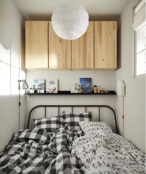 Small Sleeping Spaces, Small Apartment Bedrooms, Small Bedroom Ideas, Dekorasi Kamar Tidur, Room Deco, Tiny Bedroom, Space Saving Furniture, Ikea Furniture, Small Living