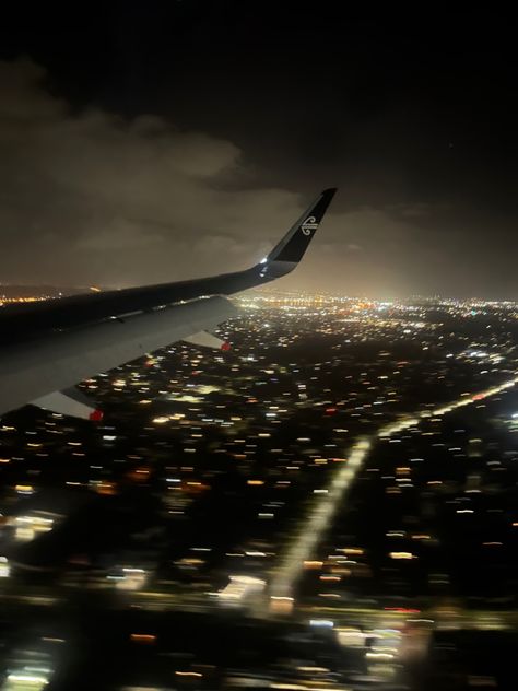 Airplane Window Aesthetic Night, Plane Views Aesthetic, Travelling Aesthetic Plane, On A Plane At Night, Airplane At Night Aesthetic, Airplane Asthetic Picture, Plane Dark Aesthetic, Plane Photos Aesthetic, Plane Asthetic Picture