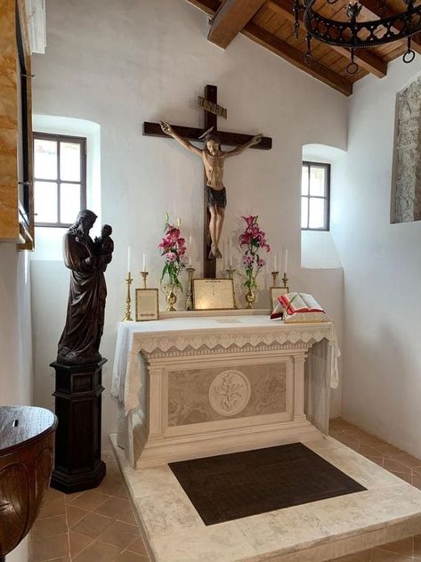 Catholic House Decor, Home Chapel Catholic, Small Altar Design Home Catholic, Christian Altar Ideas For Home, Catholic Decor Home Ideas, Catholic Altar Home Ideas, Catholic Altar Home, Catholic Home Altar Ideas Living Rooms, Catholic Home Altar