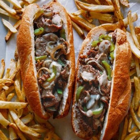 Best Philly Cheesesteak, Cheesesteak Sandwich, Food Sandwiches, Philly Cheese Steak Recipe, Spoon Fork Bacon, Cheesesteak Recipe, Dinner Yummy, Cheese Steak Sandwich, Easy Steak Recipes