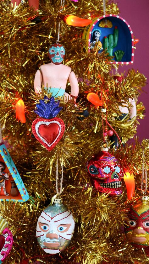 Mexican Christmas Traditions, Mexican Christmas Decorations, Dia De Los Muertos Decorations Ideas, Spanish Christmas, Mexican Christmas, Mexican Crafts, Unique Christmas Ornaments, Boho Christmas, Winter Crafts