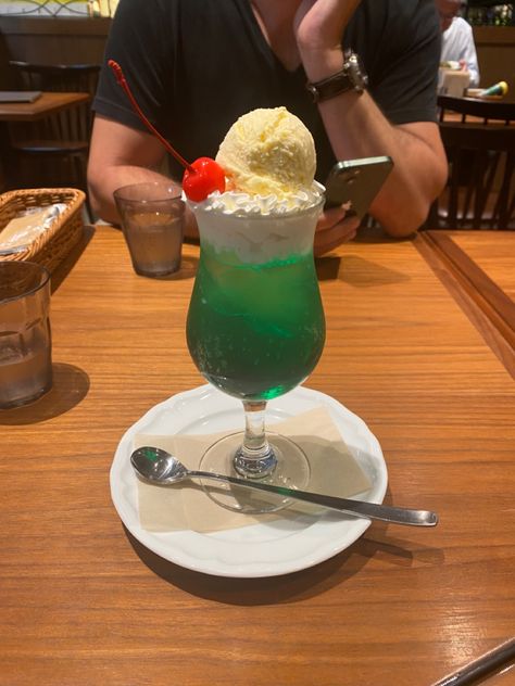 japanese dessert melon creme soda image at restaurant. Parfait, ice cream, melon soda, retro, japanese, Japanese Melon Soda, Cream Soda Float, Japanese Cream Soda, Cream Soda Aesthetic, Melon Cream Soda, Creme Soda, Soda Float, Italian Cream Soda, Melon Soda