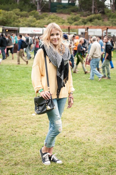 17 Crazy-Cool Street Style Snaps From Outside Lands #refinery29 Outdoor Festival Outfit Fall, Outside Lands Outfit San Francisco, Outsidelands Outfit, Outside Lands Festival, Hall Oates, Outdoor Festival, Couture Jeans, Outside Lands, Look Festival