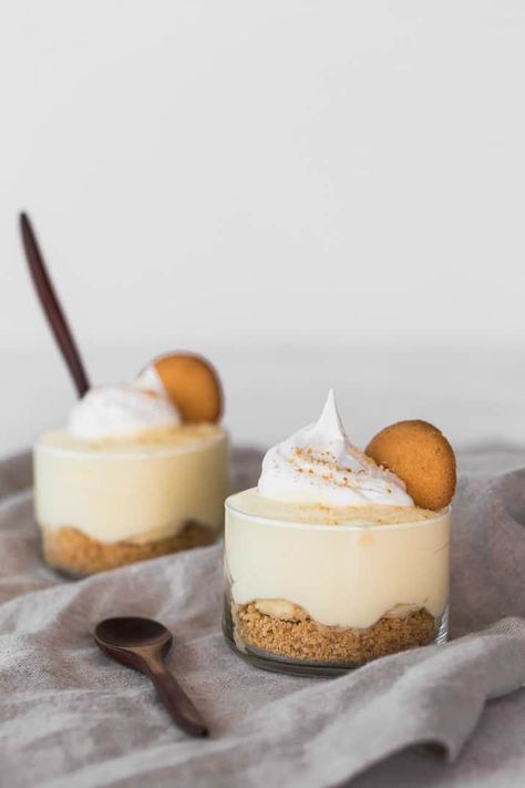 Party Pudding Cups, Banana Pudding Bites, Easter Potluck Ideas For Work, Banana Pudding Dessert Cups, Banana Appetizers, Banana Pudding Cups Individual, Mini Desserts In Cups, Mini Banana Pudding Cups, Mini Puddings