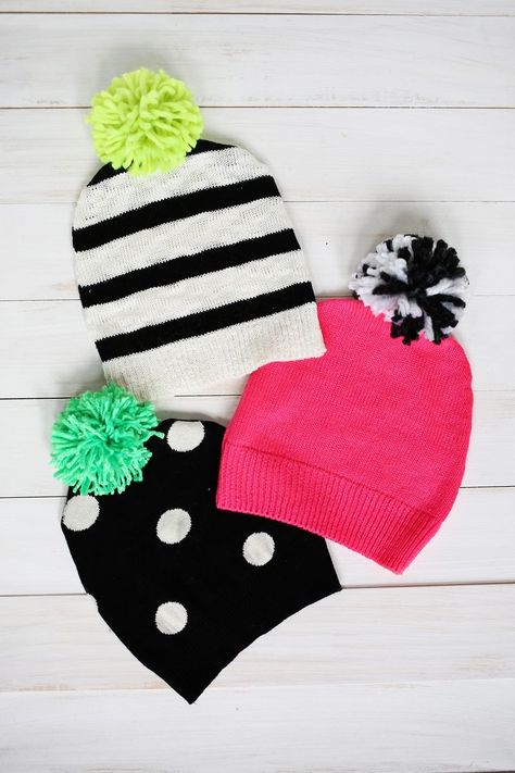 Have a Sweater? Make a Hat! (click through for tutorial) Hat Tutorial, Bonnet Crochet, Old Sweater, Diy Couture, Pom Pom Hat, Pom Beanie, Crafty Diy, Diy Projects To Try, Hat Pattern