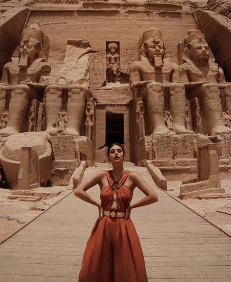 Aesthetic Outfits Summer, Egypt Outfits, Nima Benati, Desert Outfit, Egypt Aesthetic, Travel Egypt, Abu Simbel, Egypt Fashion, Travel Pose