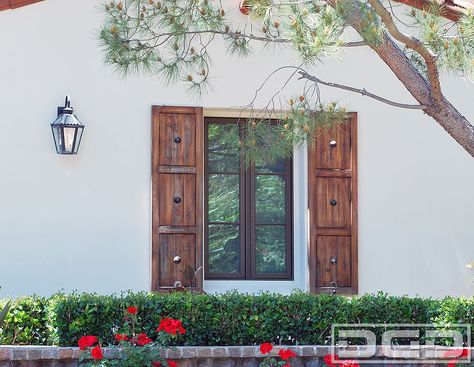 Stoop Decor, Spanish Style Exterior, Wood Shutters Exterior, Outdoor Shutters, Rustic Shutters, Tuscan Style Homes, Rustic Loft, Spanish Decor, House Shutters